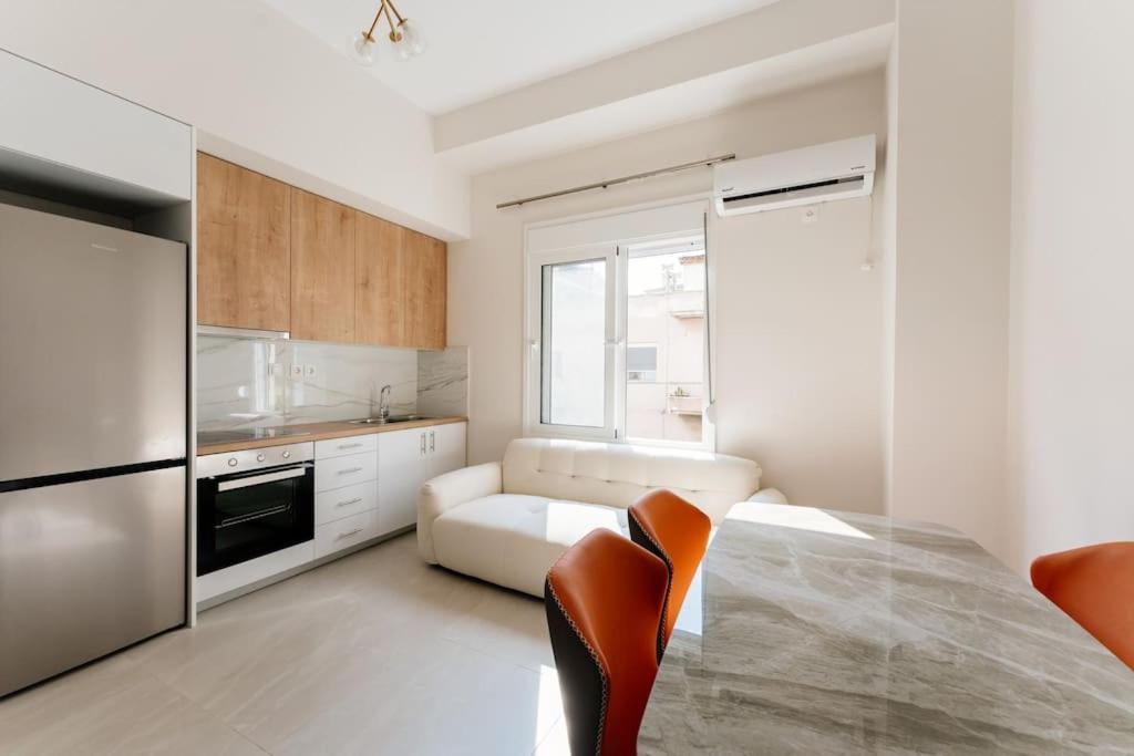 New Center Apartment Near Metro Atina Dış mekan fotoğraf