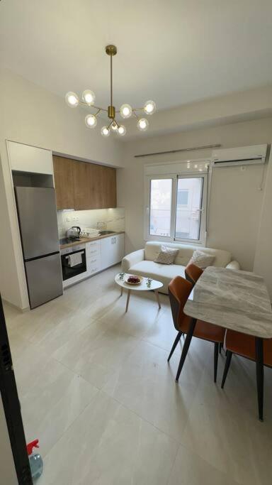 New Center Apartment Near Metro Atina Dış mekan fotoğraf