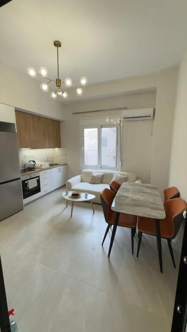 New Center Apartment Near Metro Atina Dış mekan fotoğraf