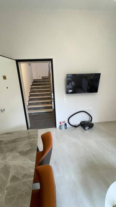 New Center Apartment Near Metro Atina Dış mekan fotoğraf