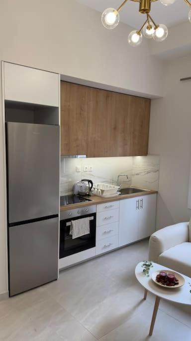 New Center Apartment Near Metro Atina Dış mekan fotoğraf