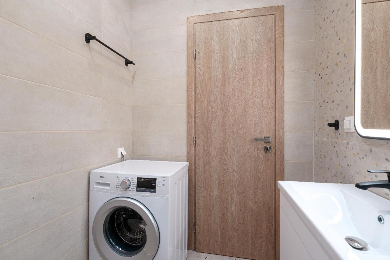 New Center Apartment Near Metro Atina Dış mekan fotoğraf