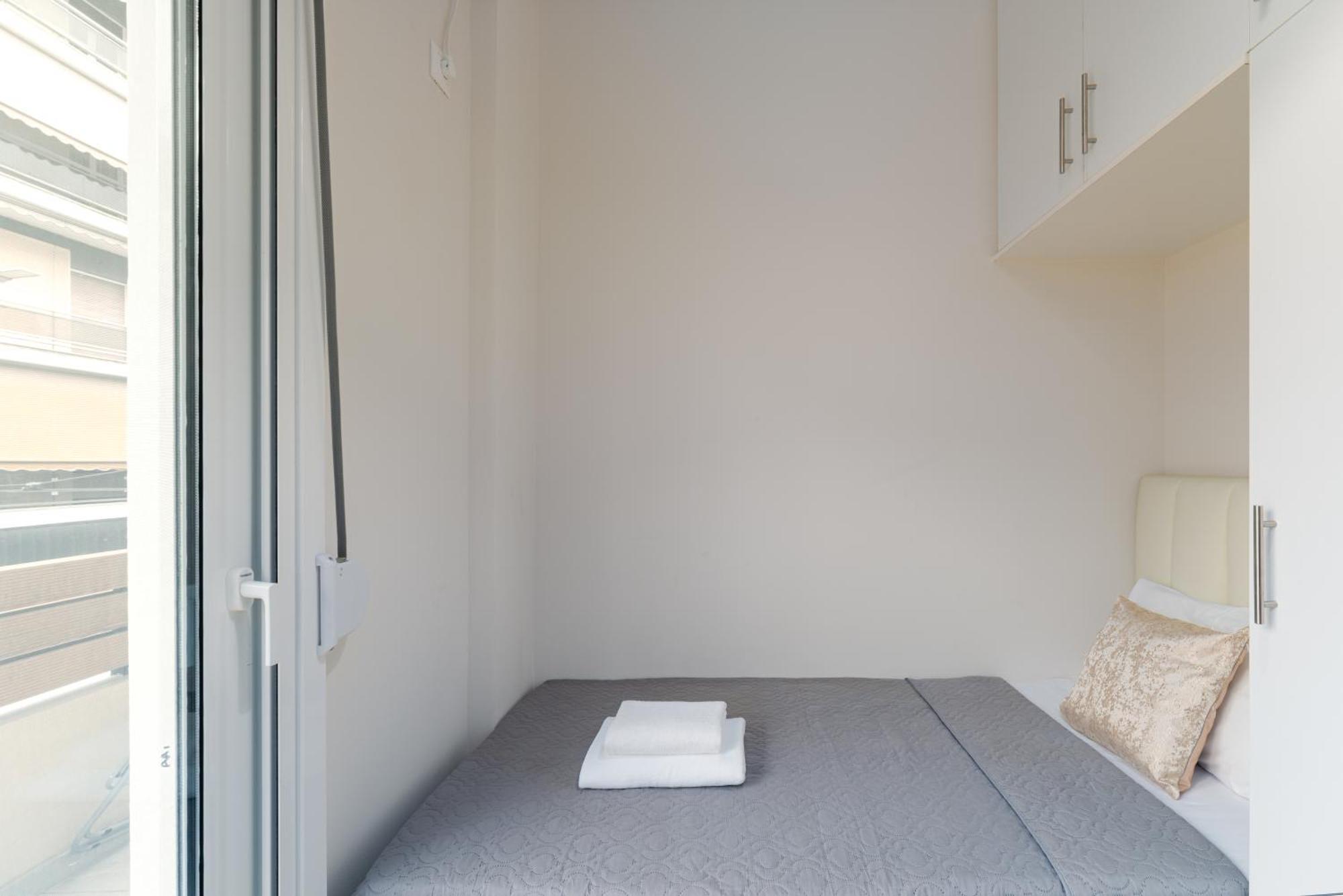 New Center Apartment Near Metro Atina Dış mekan fotoğraf